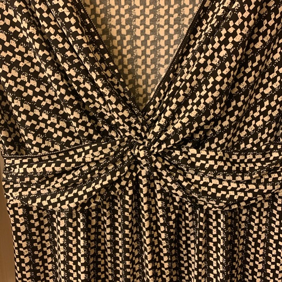 Empire Waist Pattern Dress - Picture 2 of 5